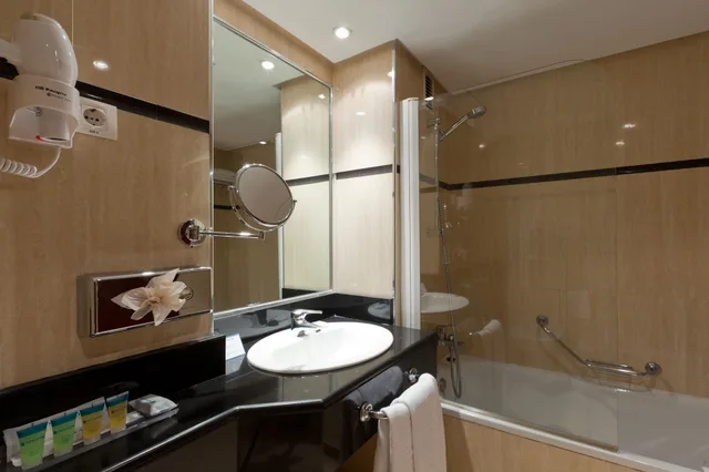 غرفة بسرير كوين، Senator Barajas Hotel 6/6