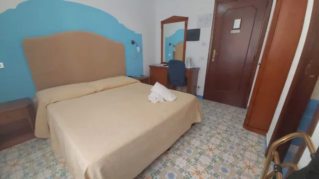 غرفة اقتصادية بسرير كوين، Hotel Amalfi 8/10