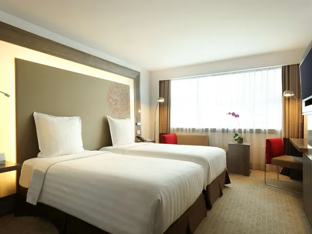 Premier, Twin Beds, Executive Level, Novotel Jakarta Gajah Mada 6/8