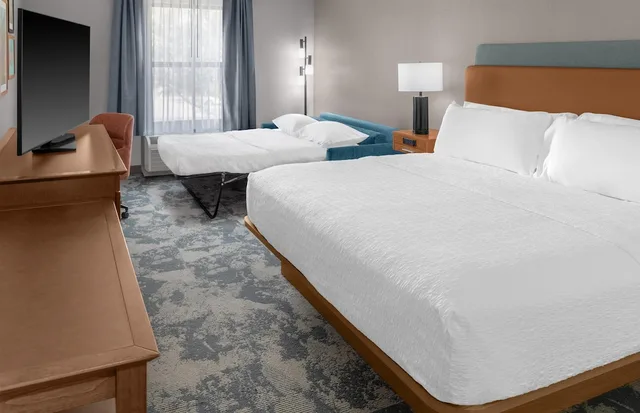 غرفة بسرير كينج مع أريكة لذوي الإعاقة، Hampton Inn Kansas City/Shawnee Mission 7/10