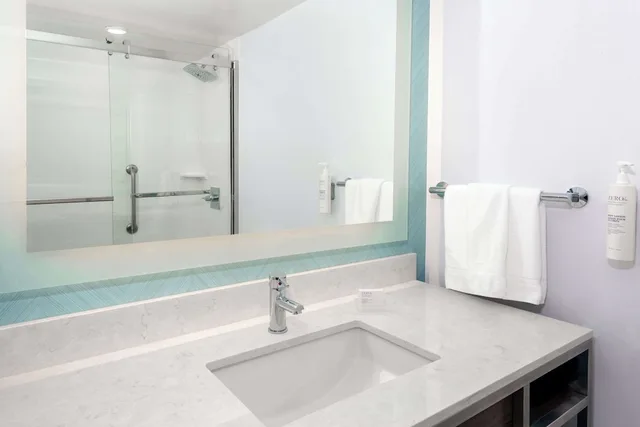 جناح بسرير كينج مع أريكة، Hilton Garden Inn Charlotte - Uptown 3/5