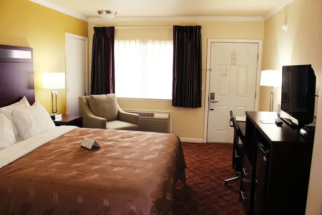 غرفة بسرير كينج لذوي الإعاقة، Quality Inn Ukiah, CA 7/10