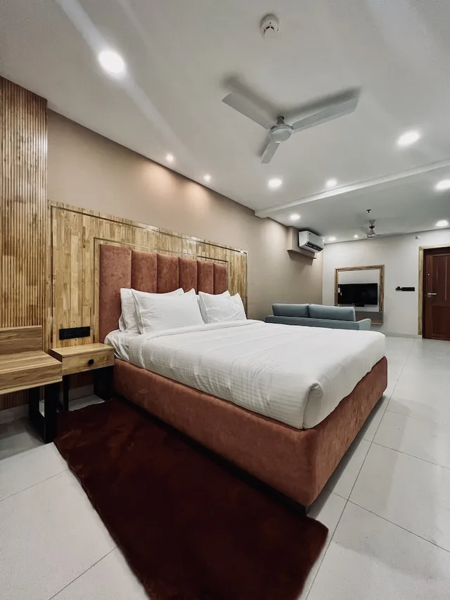 جناح سيغنتشر بسرير كينج، The Habitat Suites 1/2