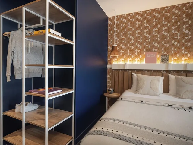 غرفة ثلاثية بثلاثة أسرّة مع أريكة، Ibis Paris Gare Montparnasse Catalogne 2/7