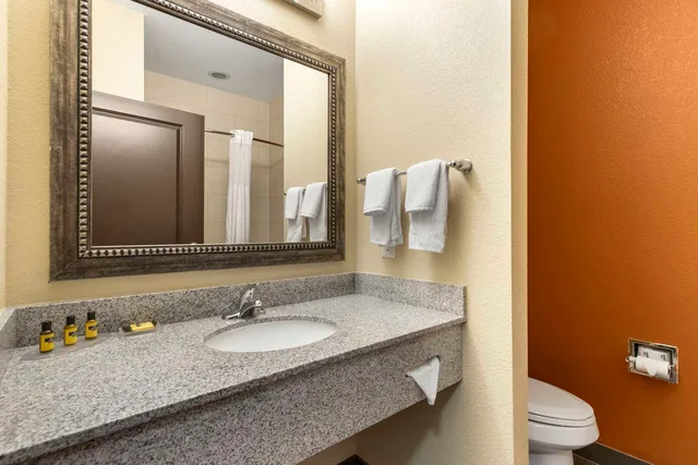 غرفة بسرير كينج، Best Western Plus Longhorn Inn & Suites 4/4
