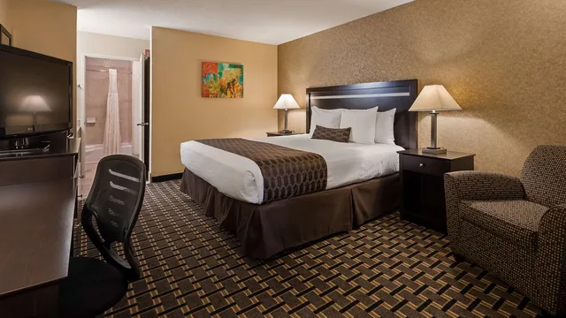 Room, King Bed, Pet Friendly, Best Western Plus Pleasanton Inn 5/8