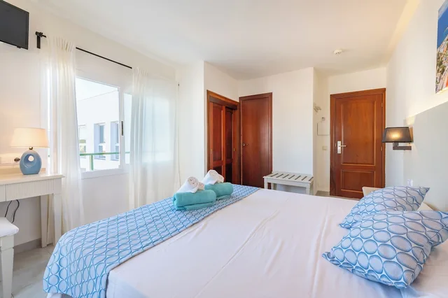 غرفة سوبيريور بسريرين منفصلين بشرفة، Hotel Martorell 2/6