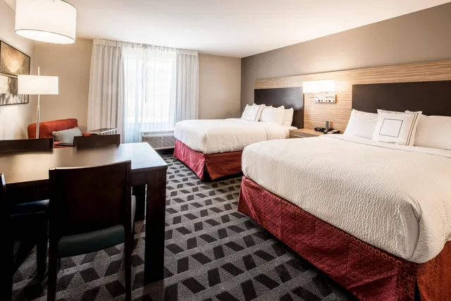 استوديو بسرير كوين، Towneplace Suites Cleveland 2/8