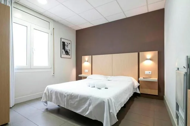 غرفة قياسية بسرير مزدوج، Hostal DingDong Putxet 3/9
