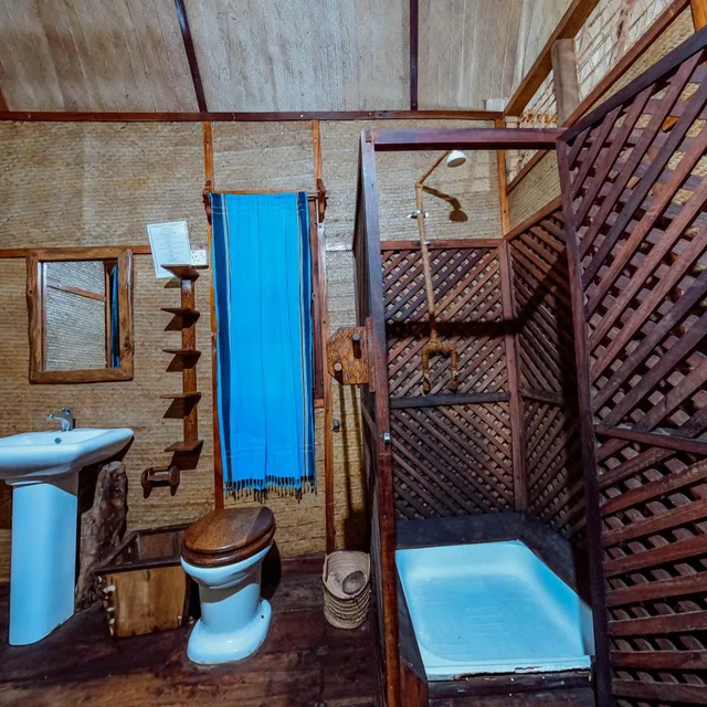 بنغل، Pemba Lodge 5/5