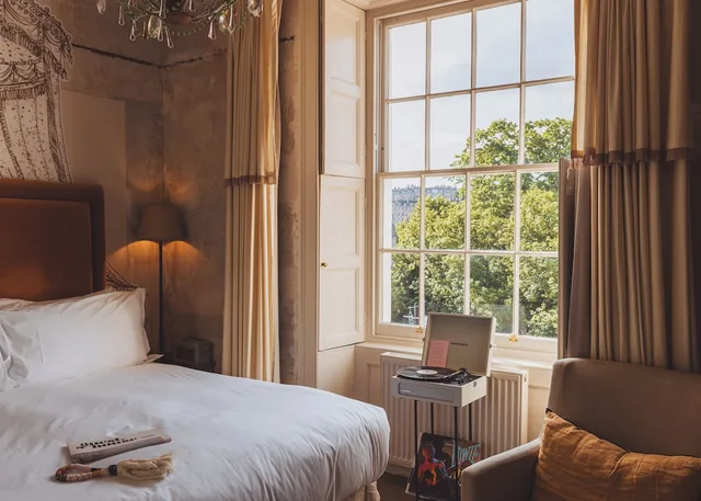 Guest Room, King Bed, NO 15 GREAT PULTENEY 3/10