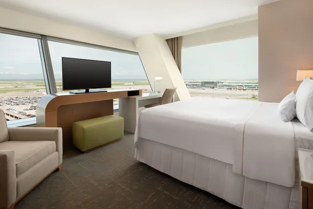 1 Bedroom, Executive, Suite, King Bed, Accessible, The Westin Denver International Airport 2/4