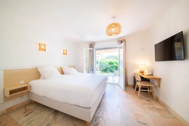 غرفة ديلوكس بسرير كوين، Hotel Brin d Azur 1/7