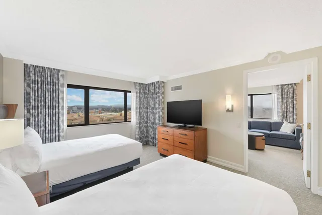 Room, 2 Double Beds, Theme Park View، Embassy Suites by Hilton Anaheim Orange 1/4