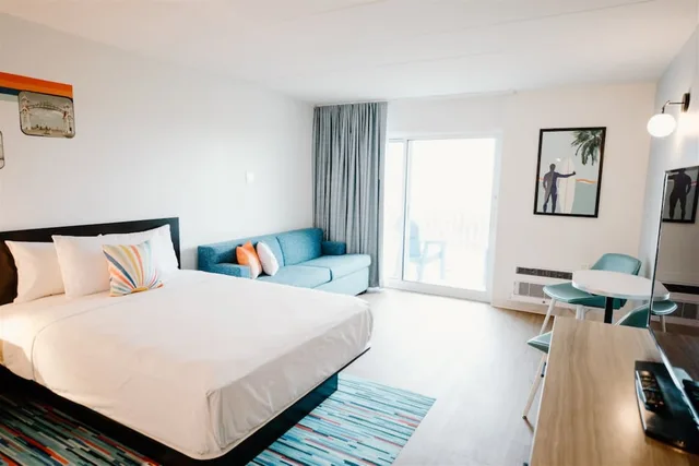 Room, 2 Queen Beds, Urban View, Sofa, Balcony, Atlantic OceanFront Inn 3/10