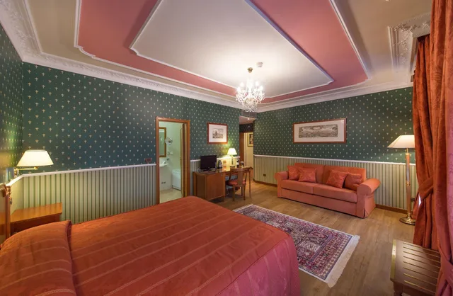 غرفة قياسية رباعية، Strozzi Palace Hotel 1/1