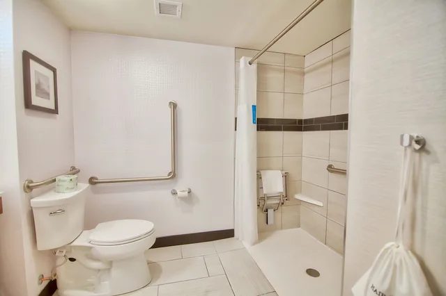 Signature, King Bed, Accessible, Hampton Inn St Catharines Niagara On 4/5