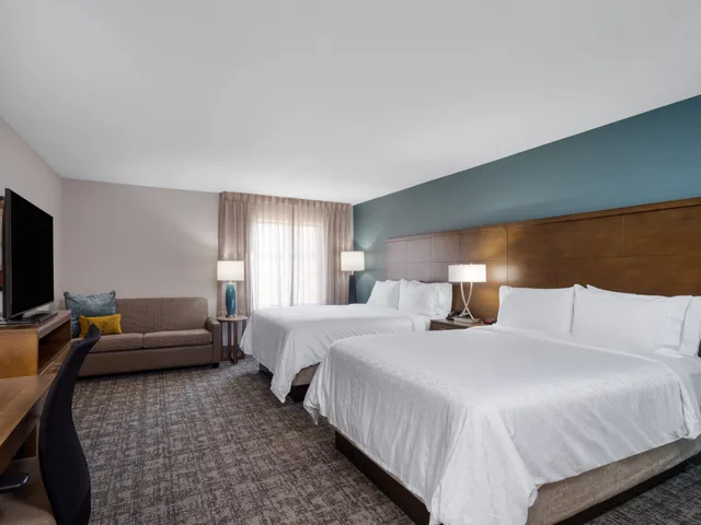 جناح استوديو بسريرين كوين، Staybridge Suites Sioux City Southeast 2/3