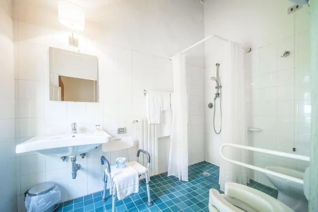 جناح جونيور بسرير كوين مع أريكة لذوي الإعاقة، Locanda Della Fratta 8/9