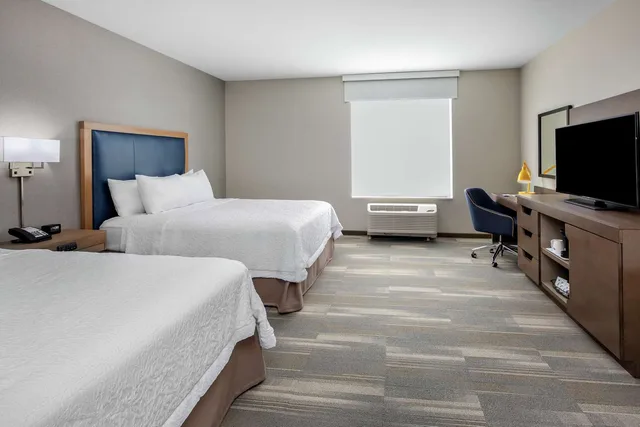 Room, 2 Queen Beds, Water View, Accessible، Hampton Inn and Suites San Diego Airport Liberty Station 3/3