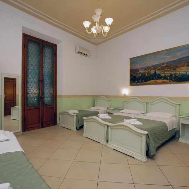 غرفة رباعية، Hotel Desiree 5/10