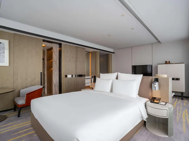 غرفة ديلوكس تنفيذية بسرير كينج مع دخول الصالة، Pullman Suzhou Zhonghui 1/2
