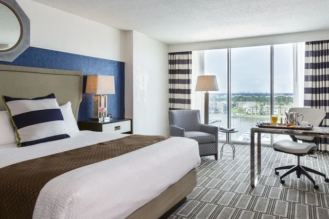 Deluxe, King Bed, Lake View, South Shore Harbour Resort & Conference Center 3/8