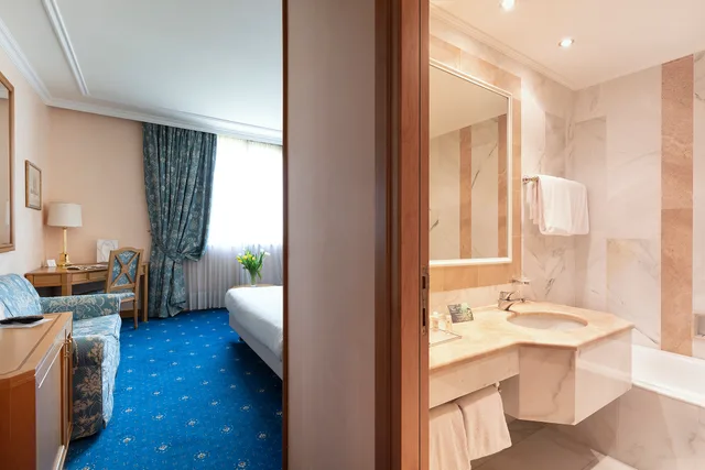 غرفة قياسية بسرير مزدوج، Royal Garden Hotel 3/3