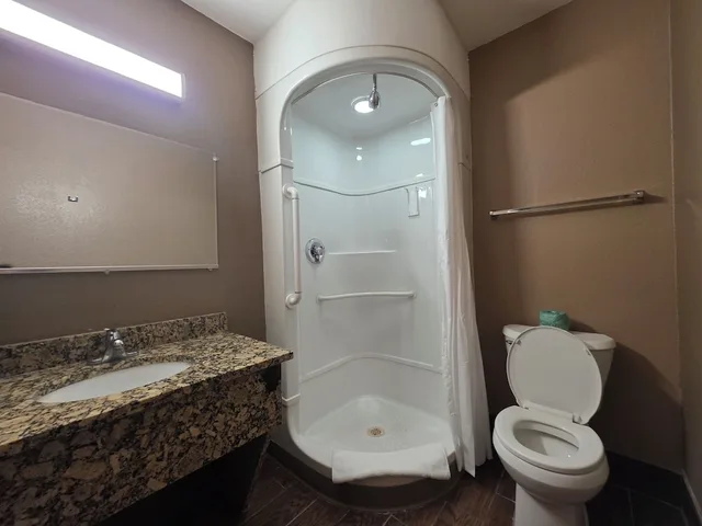 غرفة بسريرين مزدوجين لذوي الإعاقة، Econo Lodge Inn & Suites Yuma 4/4