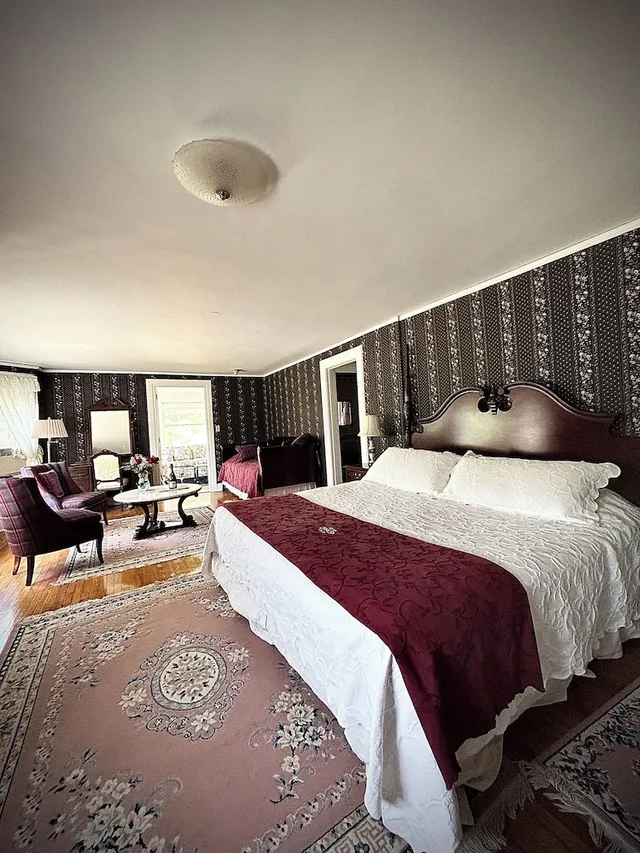 Master, Premium, Suite, King and Double Bed, Courtyard View, Blackberry River Inn 2/5