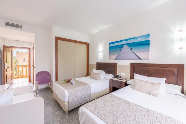 غرفة ثلاثية، Hotel Plaza del Castillo 1/4