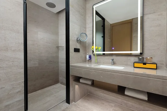 Premium, King Bed, voco Wugong Mountain Jiangxi by IHG 2/2