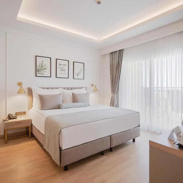 Suite, Sofa, Miramare Queen 1/9