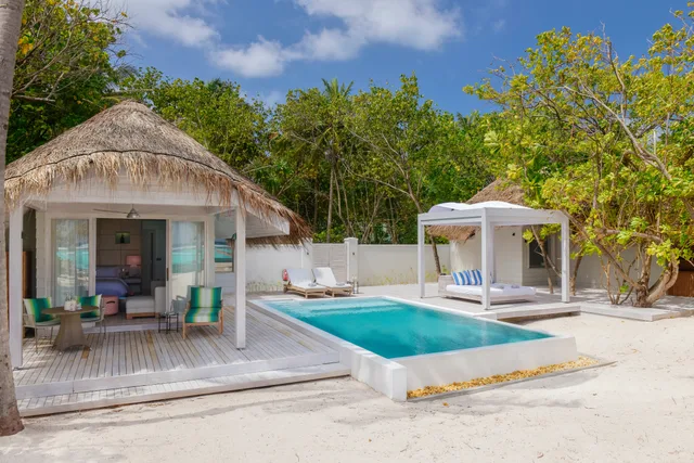 RETREAT GRAND BEACH POOL VILLA-Transfer Included، Six Senses Kanuhura 2/2