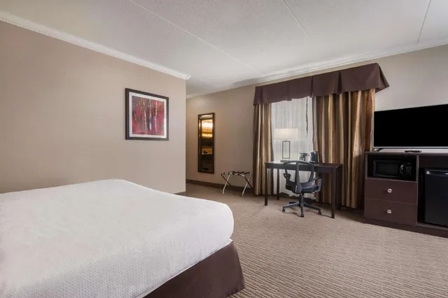 Room, King Bed, Sofa, Jetted Tub, Best Western Little River Inn 1/7