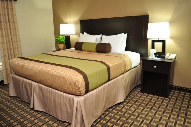 غرفة قياسية بسرير كينج، Best Western Plus Cutting Horse Inn and Suites 2/3