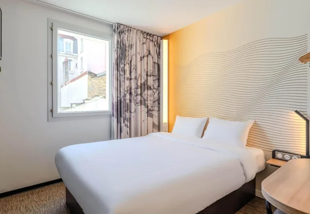 Room, Queen Bed, B&B HOTEL Lyon Centre Perrache 1/10