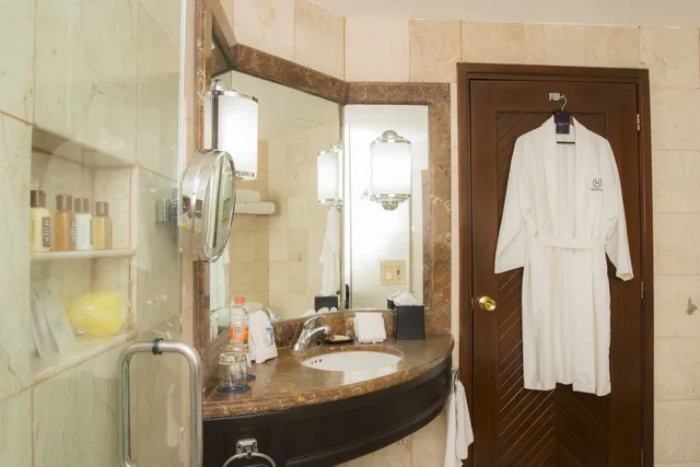 Guest Room, King Bed, Mountain View, Sheraton Chihuahua Soberano 10/12