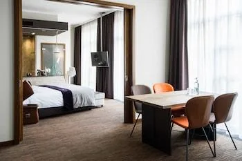 East, Suite، East Hotel Hamburg 2/2