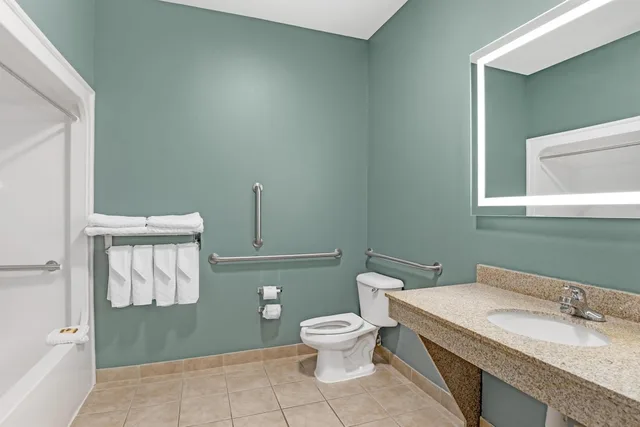 غرفة قياسية بسرير كينج بمطبخ لذوي الإعاقة، Best Western Plus Glen Allen Inn 7/10