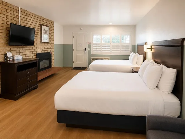 Room, 2 Queen Beds, Stargazer Inn And Suites 2/10