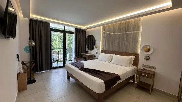 Signature, Mountain, Standard, King Bed, Garden and Mountain View, Coral Strand Smart Choice 1/10