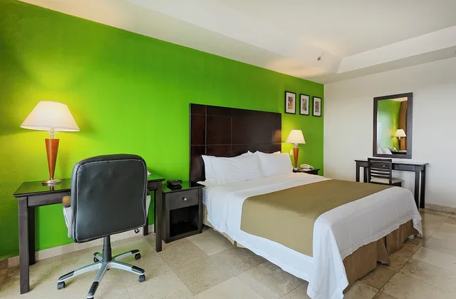 Premium, King Bed, HOLIDAY INN CAMPECHE 4/5