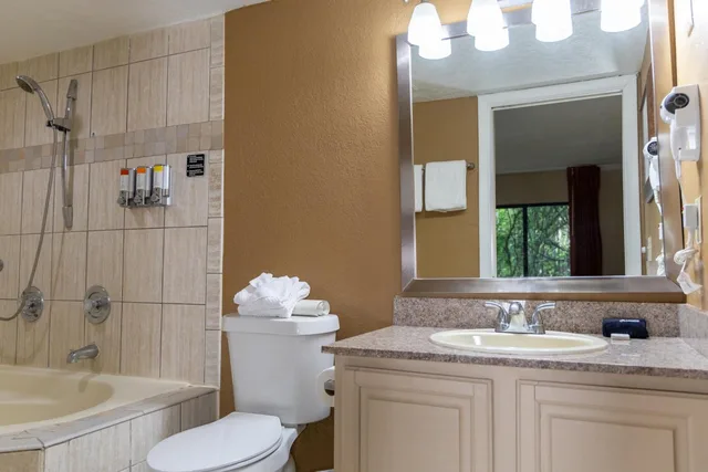 1 Bedroom, Suite, King Bed, at the Oaks، Legacy Vacation Resorts - Orlando-Kissimmee 5/6