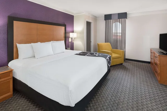 غرفة بسرير كينج لذوي الإعاقة، Baymont By Wyndham Greenville Woodruff Rd 5/10