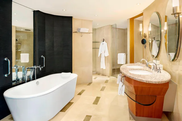 جناح تنفيذي بسرير كينج بشرفة، Le Meridien Shanghai Sheshan 8/10