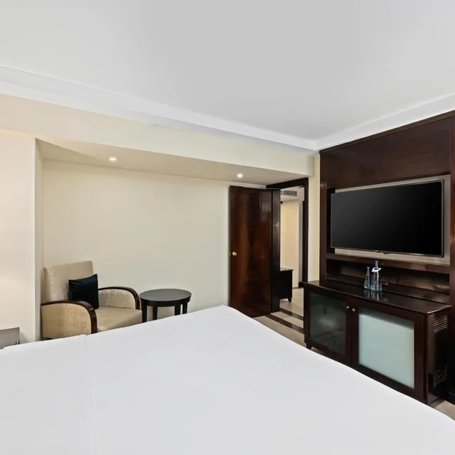 جناح تنفيذي تنفيذي بسرير كينج مع دخول الصالة، ISLAMABAD MARRIOTT HOTEL 10/10