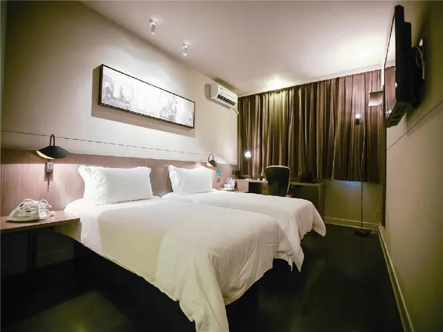 Room, Twin Beds, Jinjiang Inn Select (Shanghai Nanjing Road Pedestrian Street) 2/2