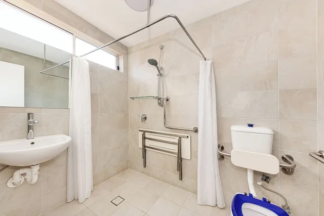 غرفة قياسية بسرير كينج لذوي الإعاقة، Littomore Hotels and Suites 3/5