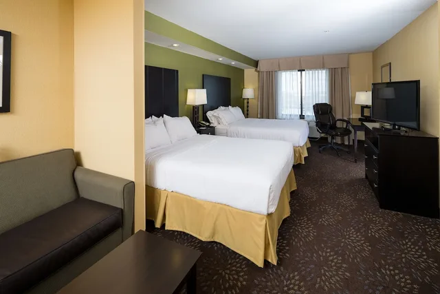 جناح بسريرين كوين بحوض استحمام لذوي الإعاقة، Holiday Inn Express Hotel And Suites Detroit North Troy 1/2